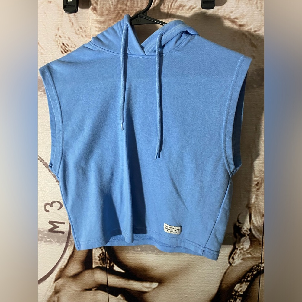 Work out top. With hood